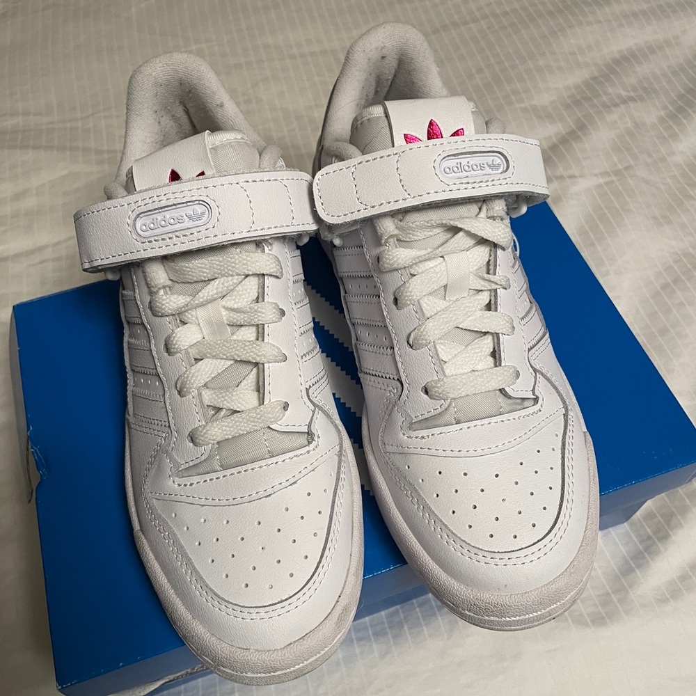 adidas Forum Low Sneakers (women’s)